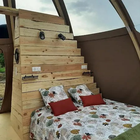 Luxury tent A L'aube Des Sens Bailly-le-Franc