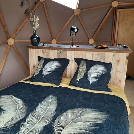 A L'aube Des Sens Kamp alanı