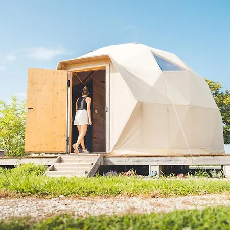 A L'aube Des Sens Kamp alanı *