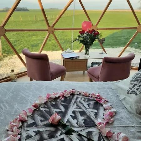 A L'aube Des Sens Kamp alanı